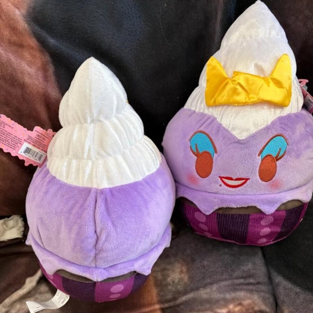 Disney Munchlings Ursula Cupcake Plush 12 inches - Picture 3 of 4